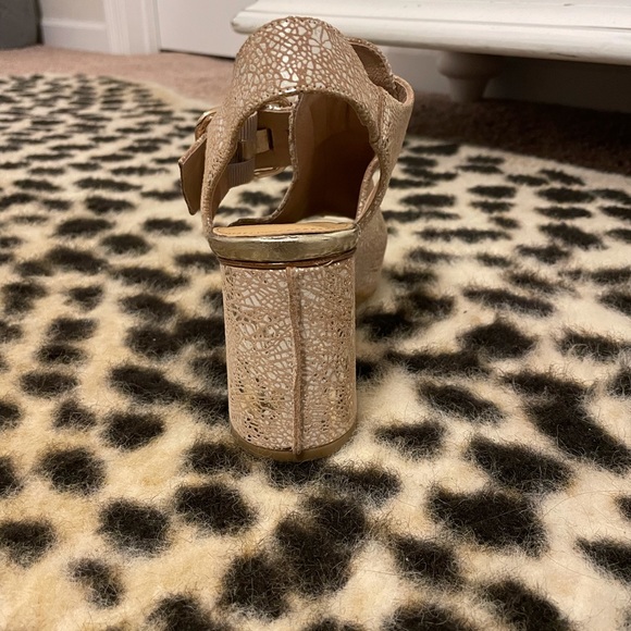 Donald Pliner Anette Metallic Slingback Block Heel - Picture 5 of 5